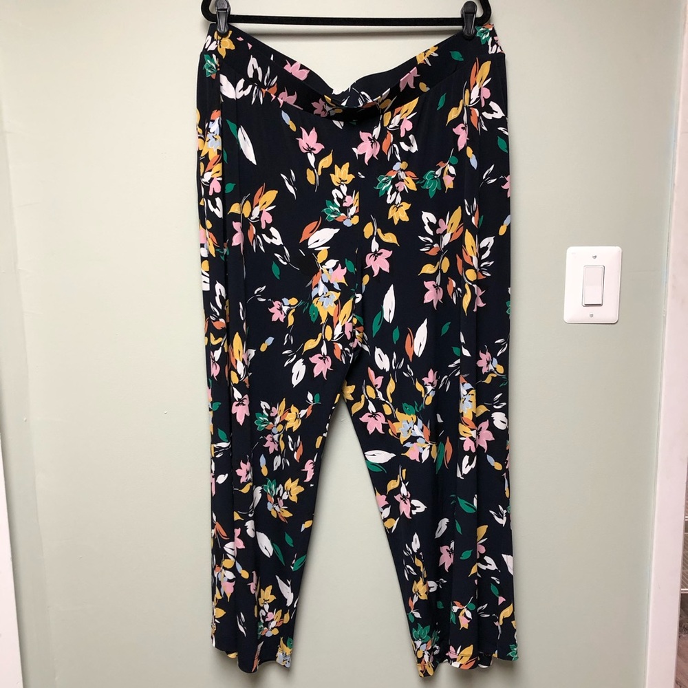 NWT Petite Flowy Floral Pants Size 22/24P